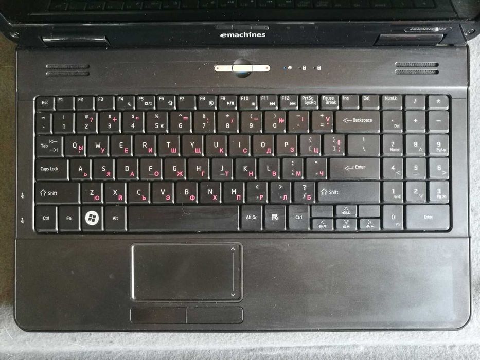 Продавам работещ лаптоп 15 инча