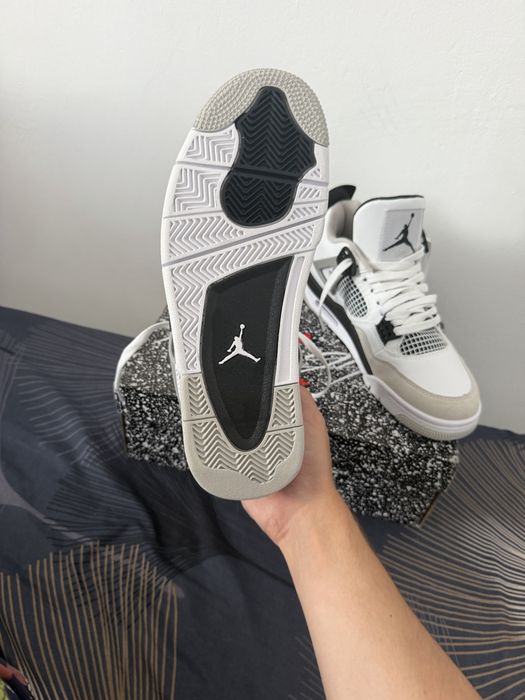 Air Jordan 4 Military Black