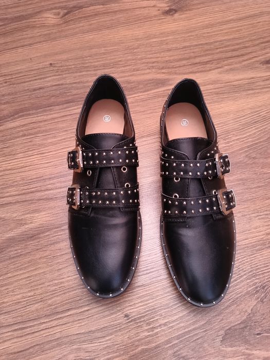 Pantofi noi mărime 39