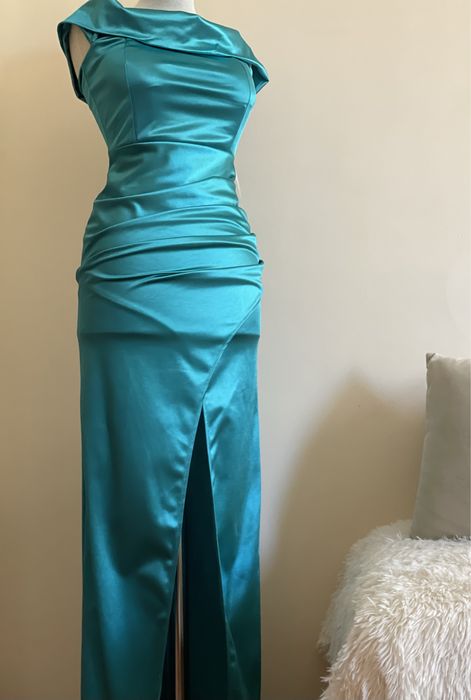 Елегантни, сатенени рокли. Зелен и златист цвят. Размер ХС - С