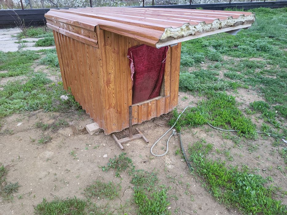 Продам утеплённую будку для собак