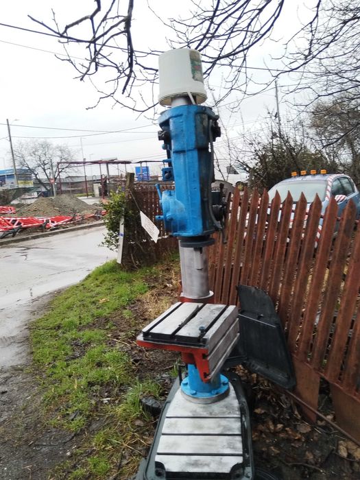Mașina de găurit cu coloana electrica românească cu viteze
