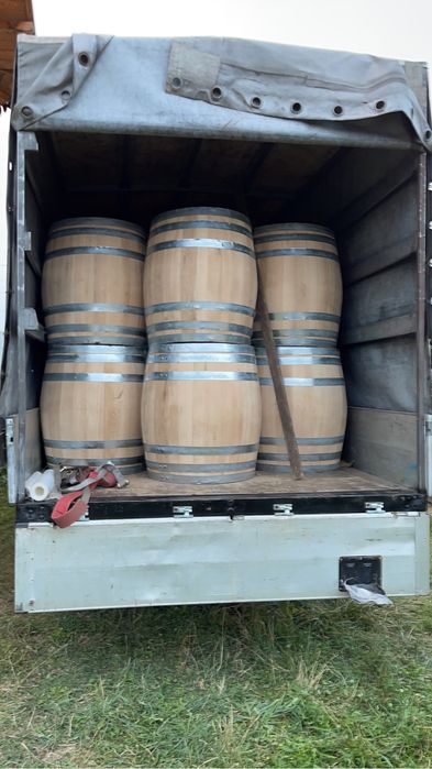 Butoaie din lemn uscat , dud ,salcâm , stejar , mobilier