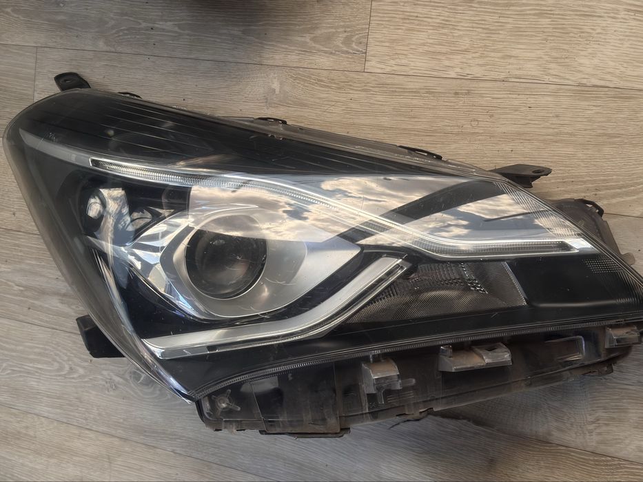 Оригинални LED фарове с лупа за Toyota Yaris III (Фейслифт 2014 - 2017) – Комплект