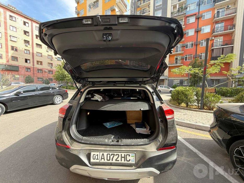 Chevrolet Tracker Premier sotiladi