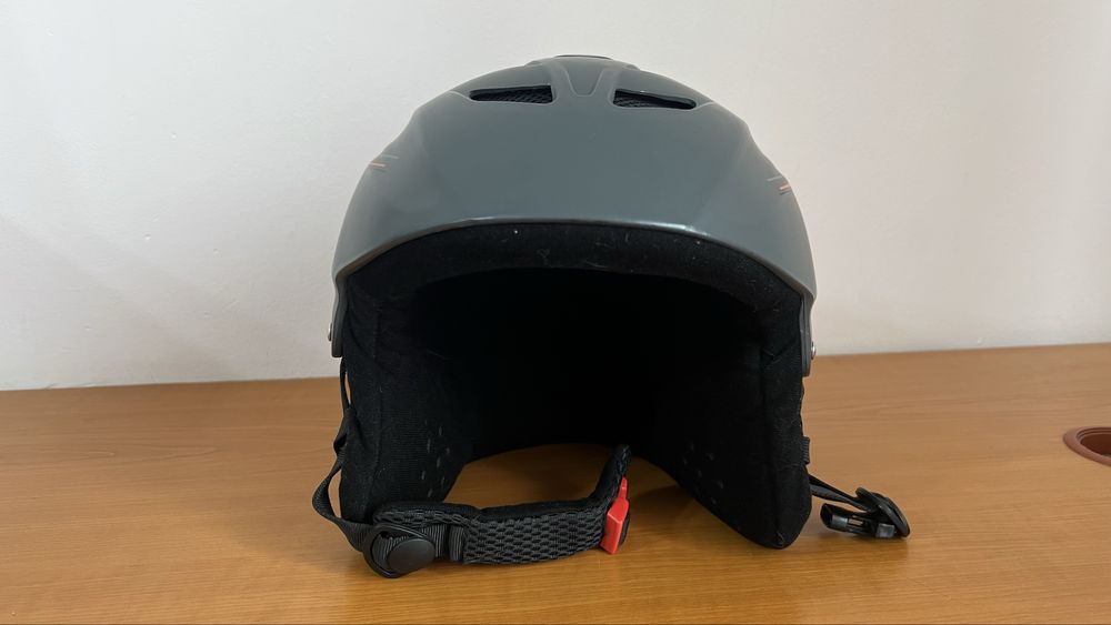 Шлем горнолыжный