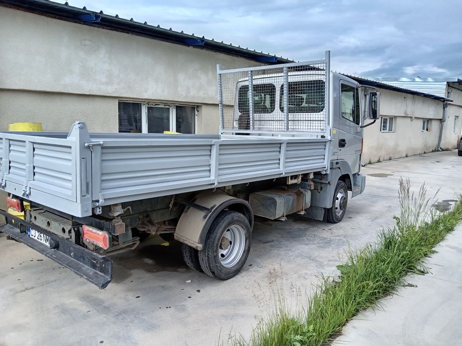 Vând Nissan Atleon 110, motor de 3000, basculabil pe cutie din anul 2000