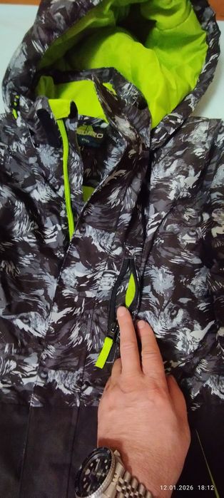 Яке за сноуборд и ски