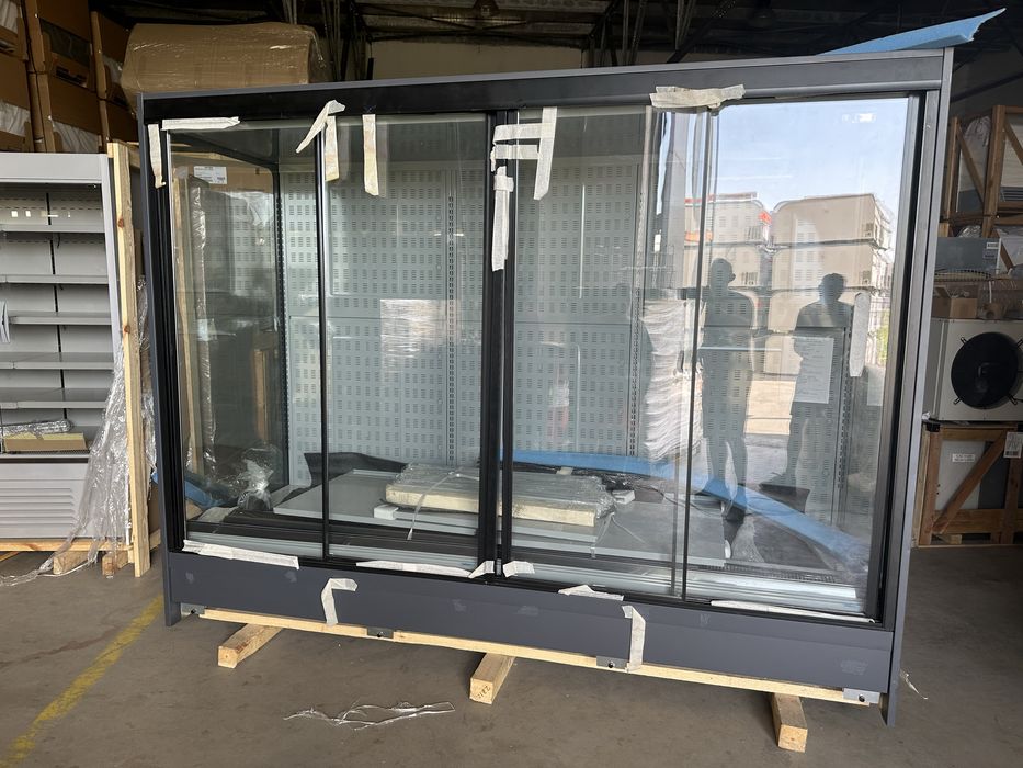 Vitrina verticala 292 cm / Usi glisante / Agregat extern