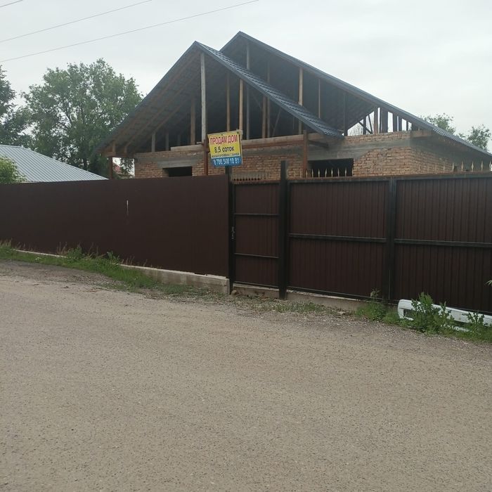 Продам дом с времянкой.