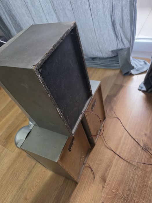 Set boxe JVC si una diferita