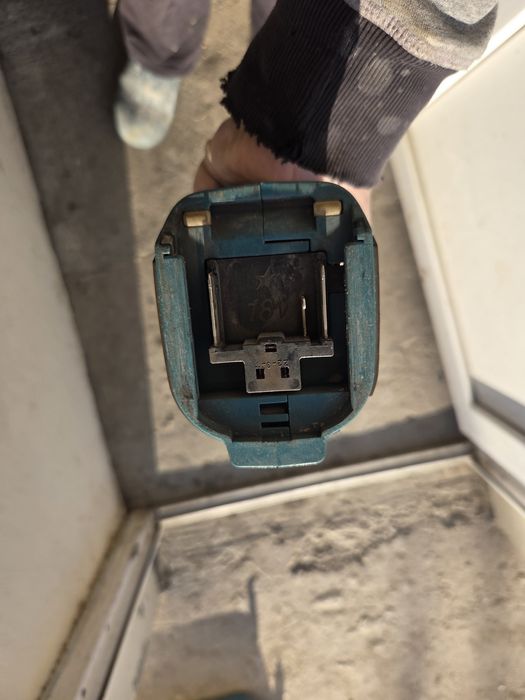 Vand Flex makita, cu încărcător și cutie, schimb cu flex parkside