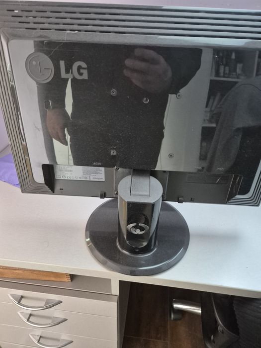 LG Flatron L225WT SF