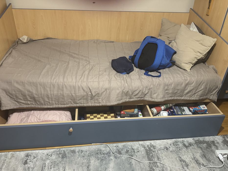 Mobilier cameră copil complet – pat + birou + dulapuri + bibliotecă