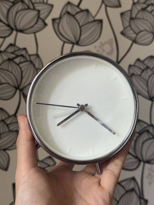 Часы настольные с будильником