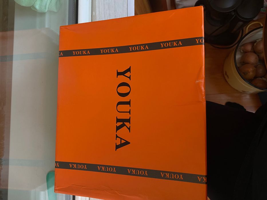 Белые кроссовки . Новые.