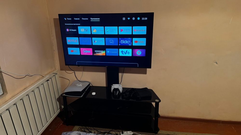 Телевизор с подставкой