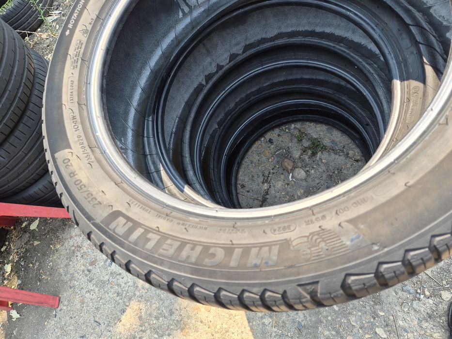 4бр. 235 50 20 Michelin всесезонни.