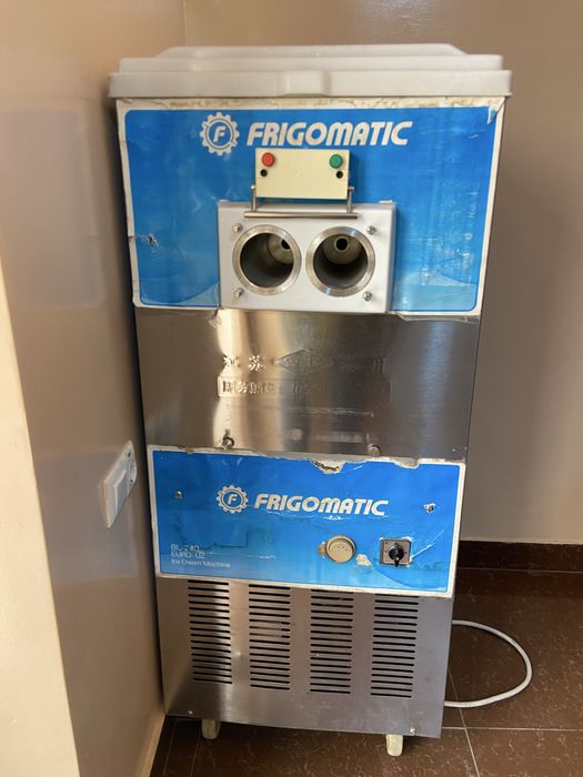 Marojni muzqaymoq apparati freezer firizir. Muzqaymoq tayyorlagich