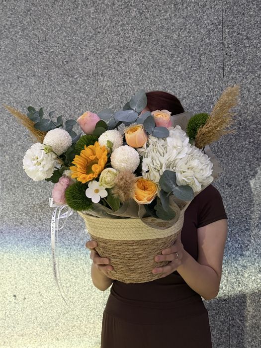 Цветы солнце в корзине