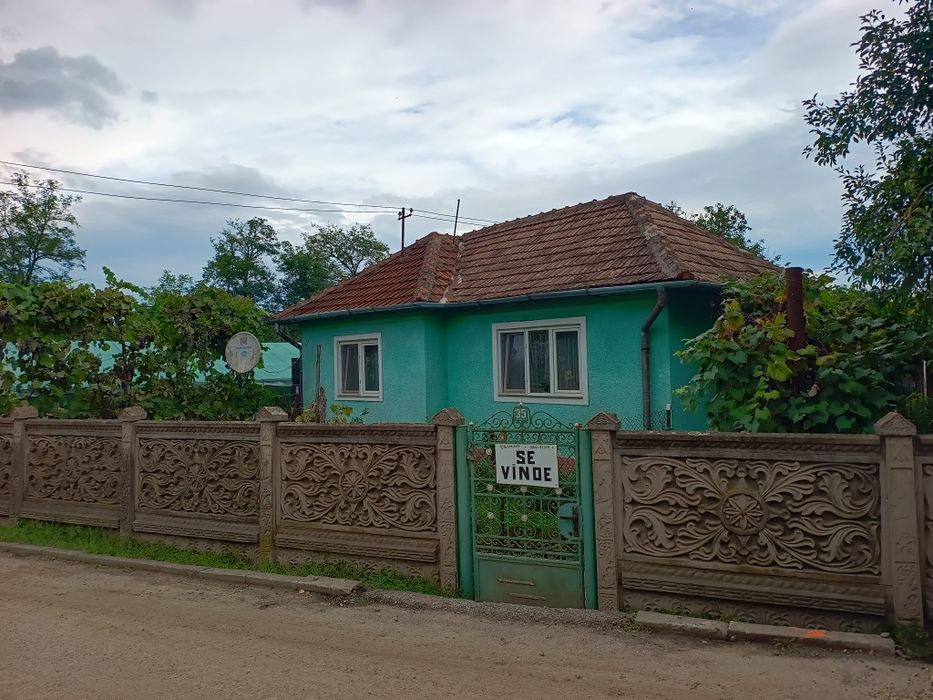 Casa de vânzare  cu teren generos