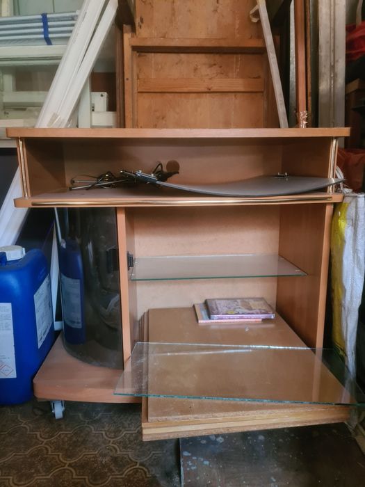 Тумбочка под телевизор продам