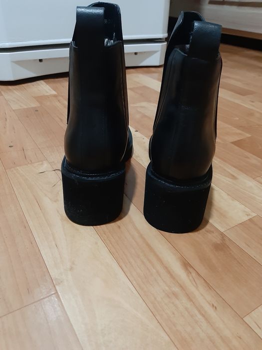Продам женские сапоги челси.