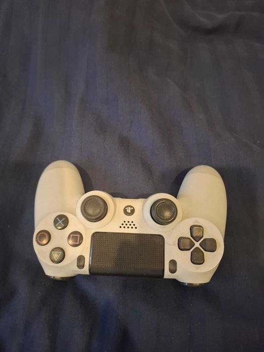 PlayStation 4 PRO Alb | 1TB + 2 Joystick Dualshock 4 Alb (PS4)