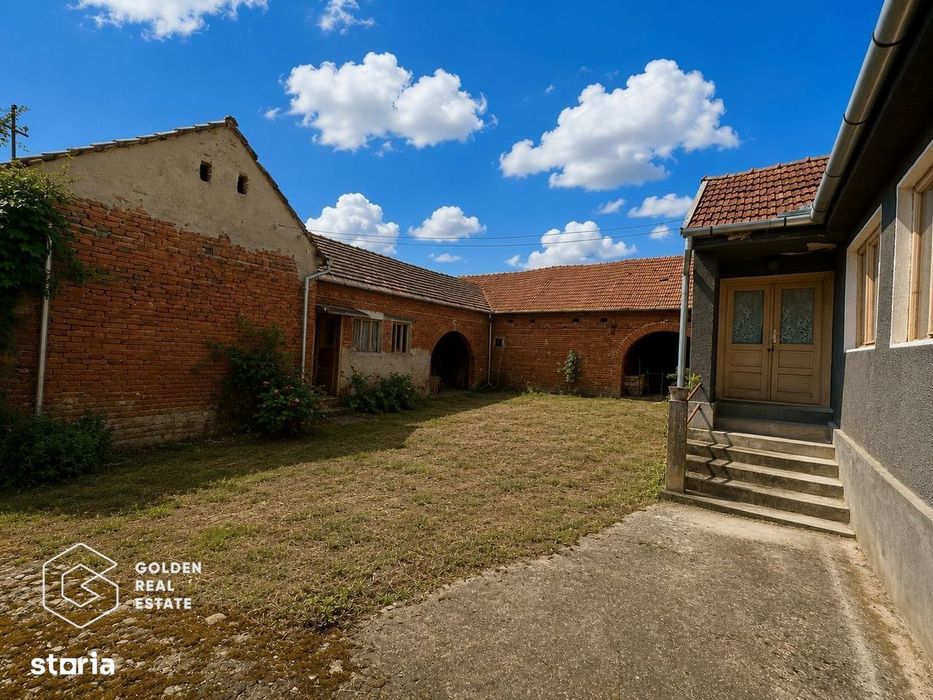 Casa traditionala cu teren 3.086 mp,  Căpruța, Arad