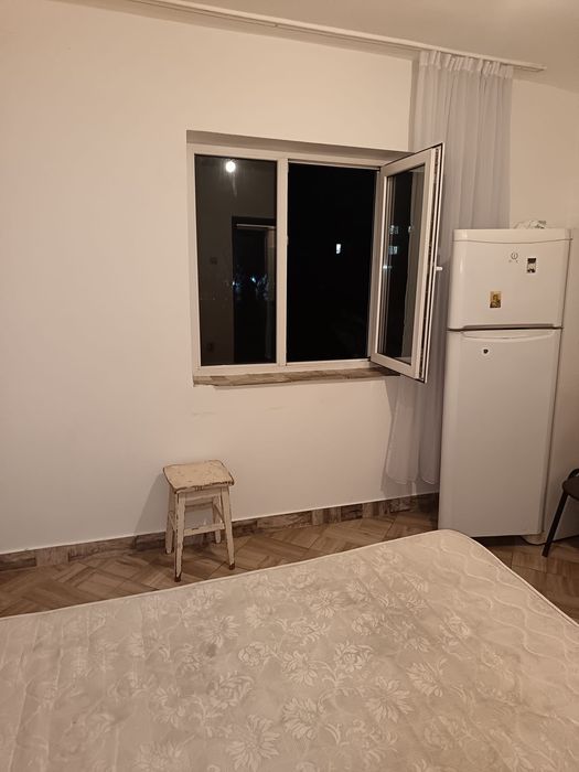 Vând garsoniera în Ploiești  Teleajan