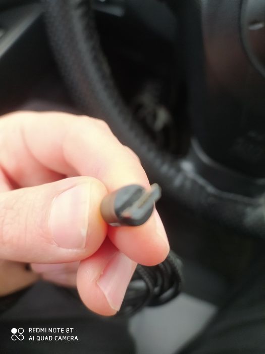 Кабел за зареждане с магнитен конектор