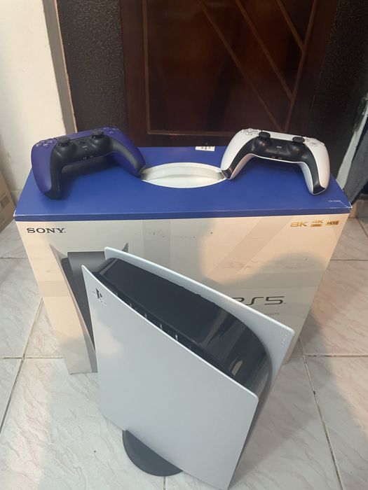 Ps5 cu disc + 2 joystick-uri + fifa 24