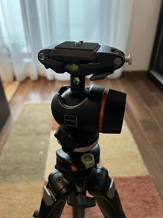 Trepied Manfrotto si Cap Trepied Gitzo