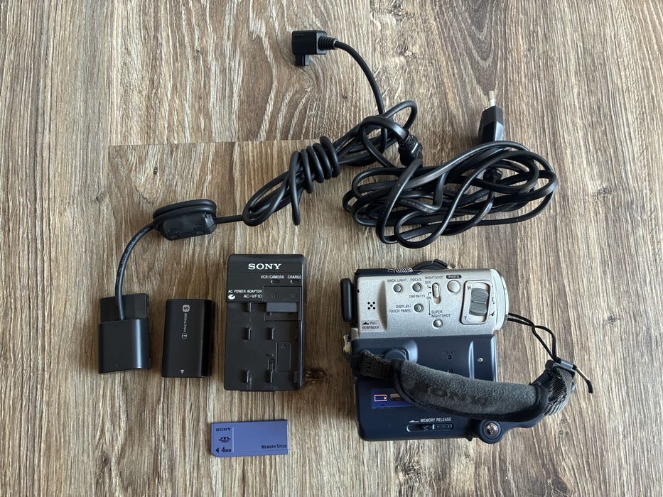 Sony DCR-PC5E - Made in Japan - Камера