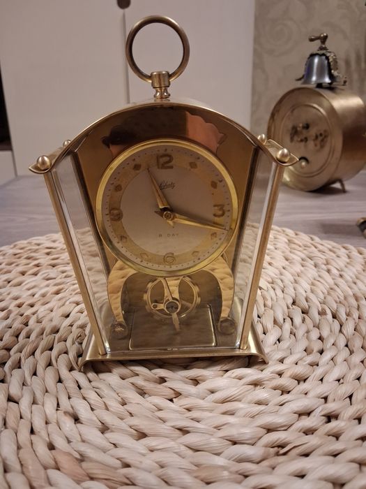 Продавам 2 бр. часовници Schatz , 7 дневни, с вертикален баланс.