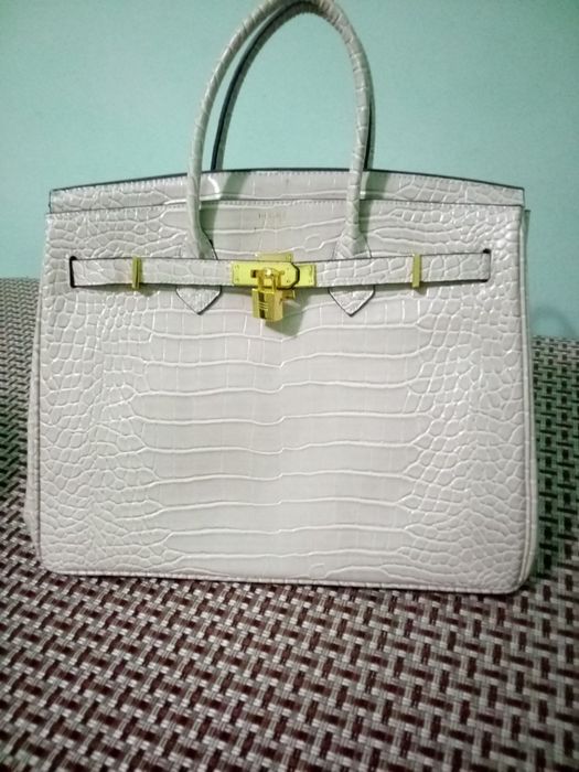 Hermes sumkasi katta varyandi
