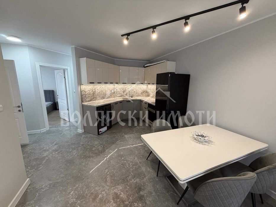 Луксозен тристаен апартамент с паркомясто