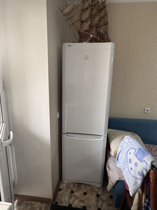 Холодильник Indesit