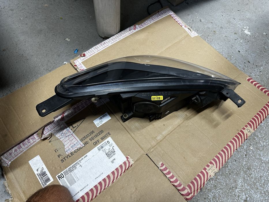 Far stânga led ford fiesta.cod:L1bb-13e015-EH.