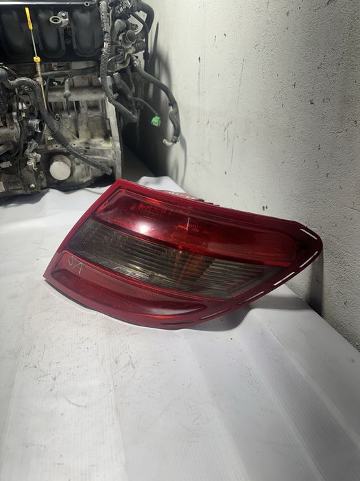 Фонарь задний правый Mercedes w204