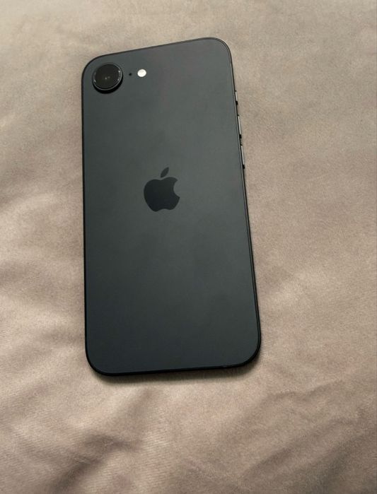 iPhone 16e новый обмен