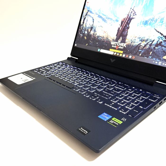 HP Victus/15,6” 144Hz/i5-13420H/RTX 3050 6GB/12GB/512GB