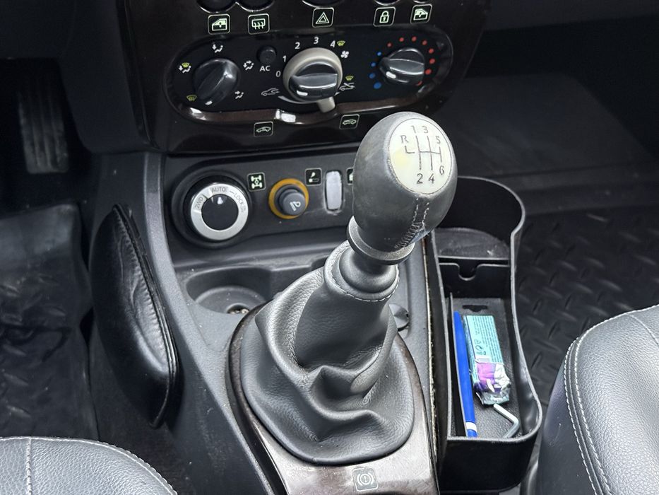 Vând Dacia duster 4x4