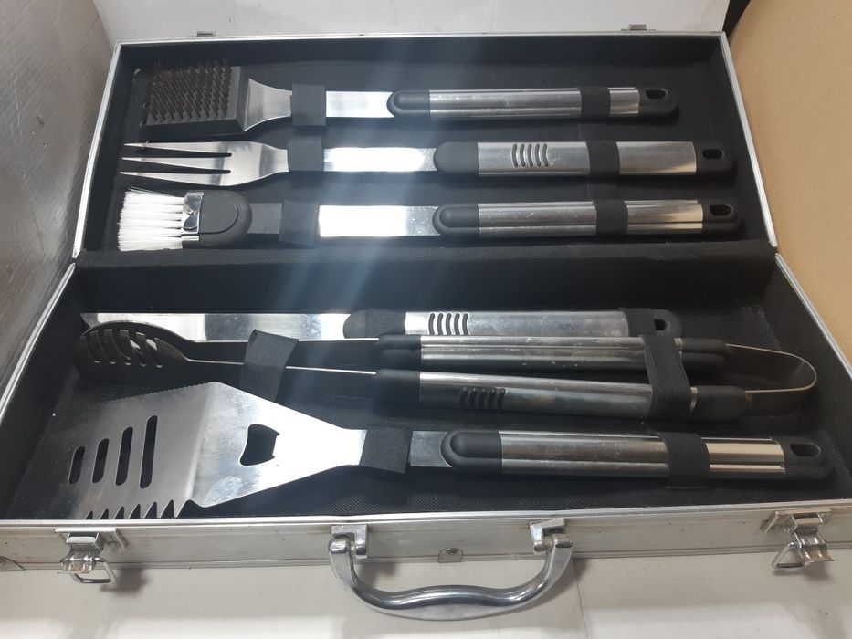 Ustensile pentruu gratar