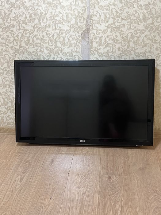 Телевизор LG, б/у, в отличном состоянии