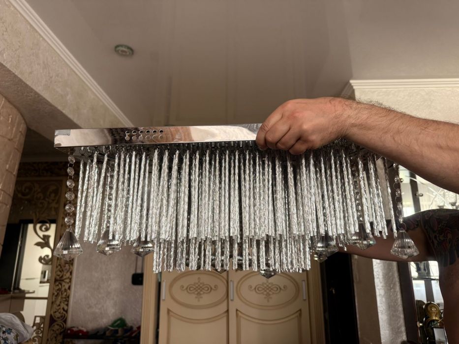 Продам красивую люстру.