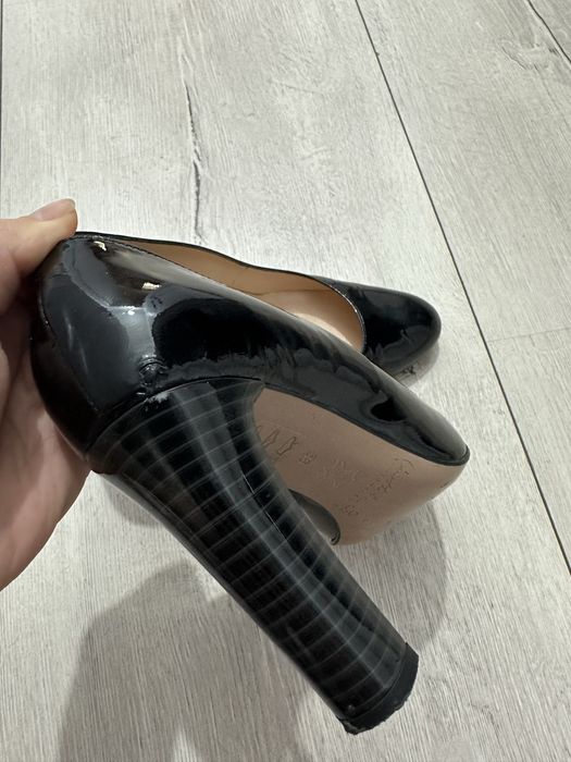 Pantofi din piele