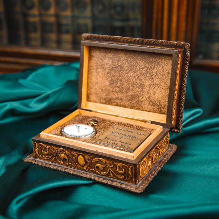 Карманные часы «CABRIER» с живописной эмалью.