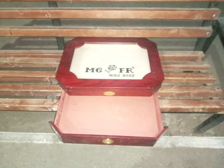 Продам ящик от столового набора