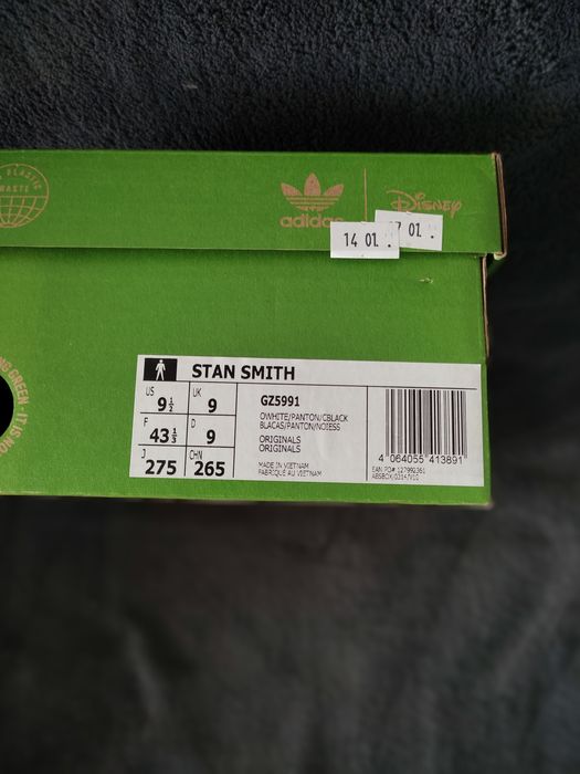 Pantofi sport Adidas Originals, model Stan Smith, ediție limitată.